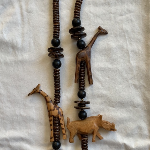 VINTAGE⚜️Wooden Beaded Carved Animal Necklaces - Picture 2 of 5